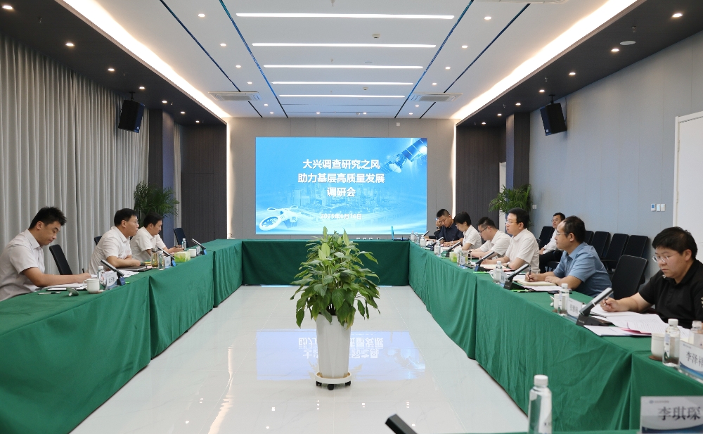 1750212539425910.jpg 何總_副本.jpg